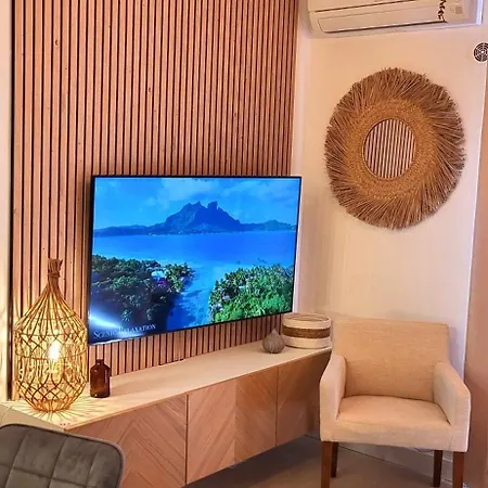 Le De Avec Acces Piscine バンドール